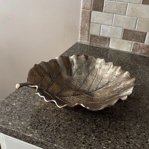 Leaf-Shaped Decorative Bowl in Bronze